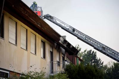 Dachstuhlbrand in Mehrfamilienhaus in Stuttgart-Sillenbuch